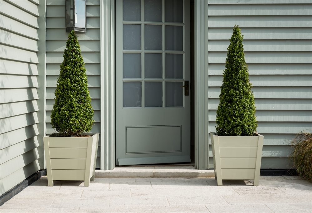 Neptune Southrop Small Planter, Painted Garden Accessories